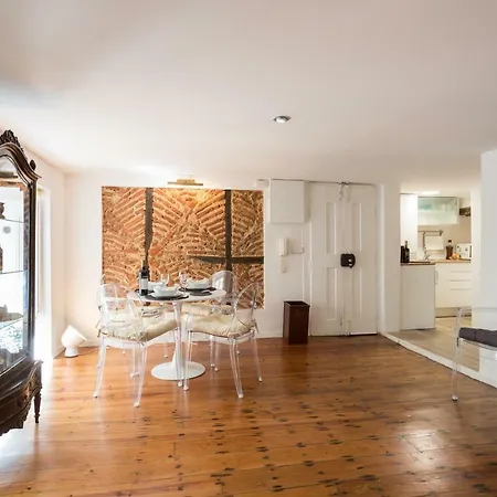 Charming Travessa Do Alcaide Appartement