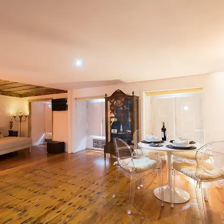 Charming Travessa Do Alcaide Appartamento