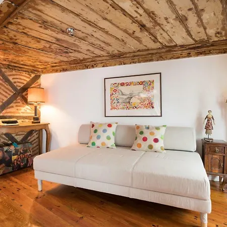 Charming Travessa Do Alcaide 아파트 리스본